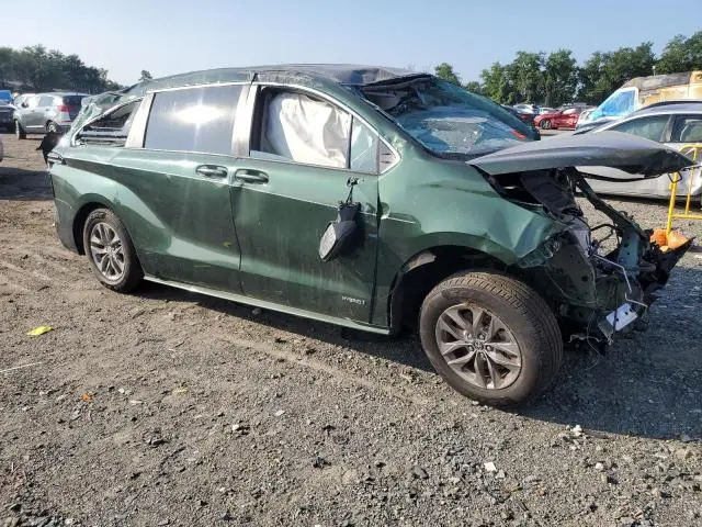 2021 TOYOTA SIENNA LE  