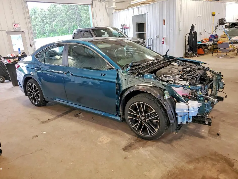 2025 TOYOTA CAMRY XLE  