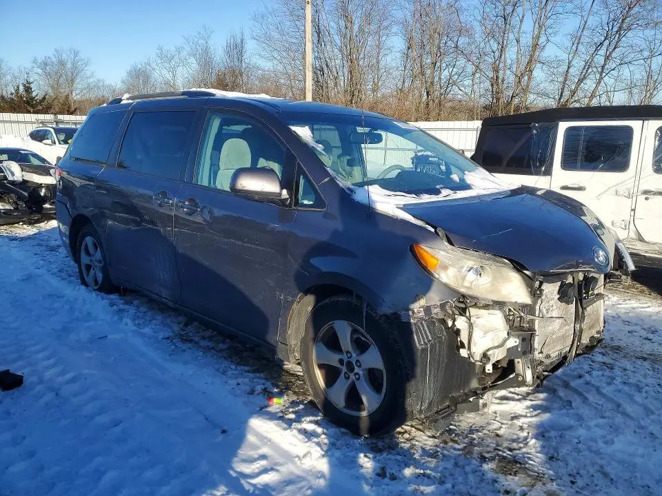 2011 TOYOTA SIENNA LE 8-PASSENGER  