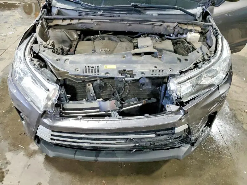 2017 TOYOTA HIGHLANDER LE PLUS  