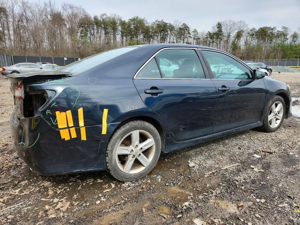 2013 TOYOTA CAMRY SE  