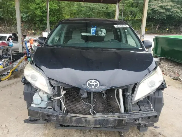 2015 TOYOTA SIENNA LE  