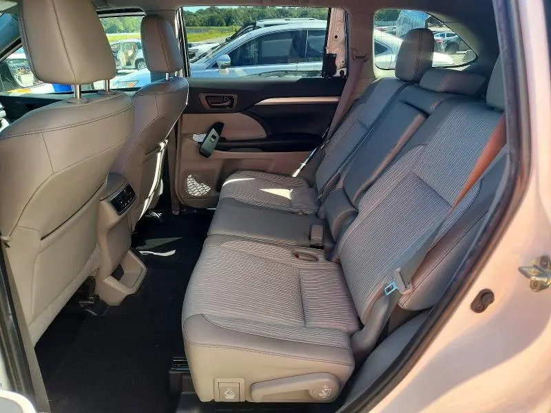 2019 TOYOTA HIGHLANDER LE PLUS  
