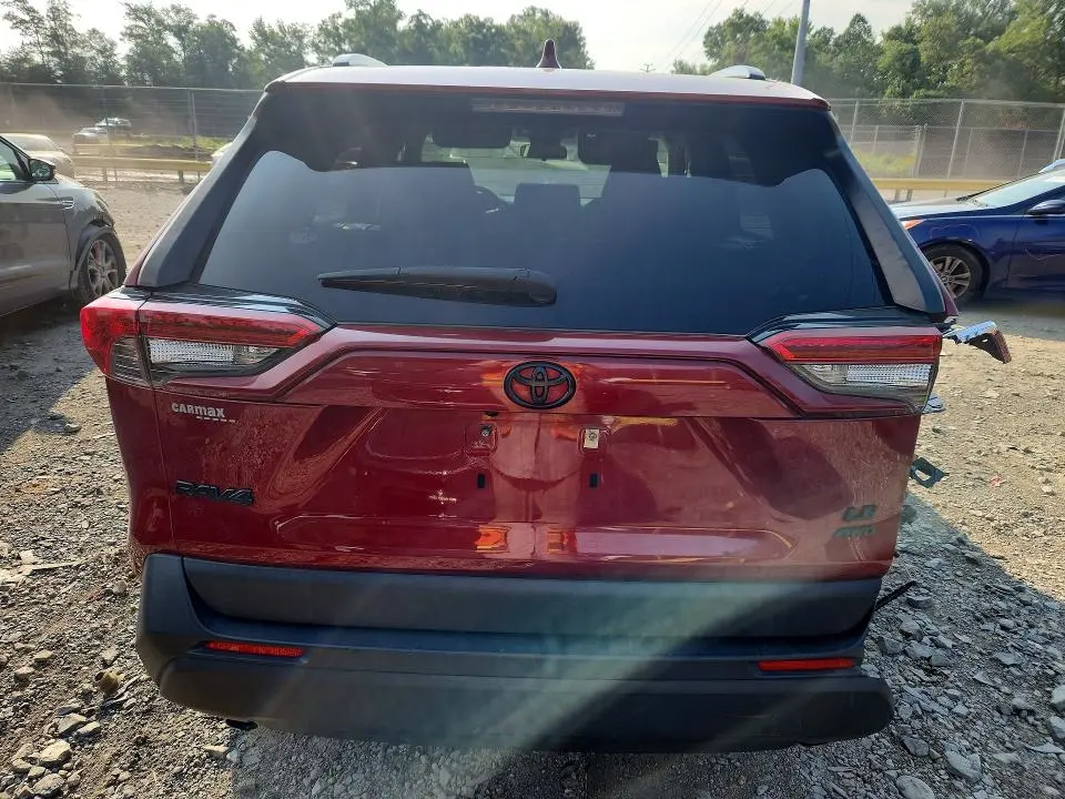2020 TOYOTA RAV4 LE  