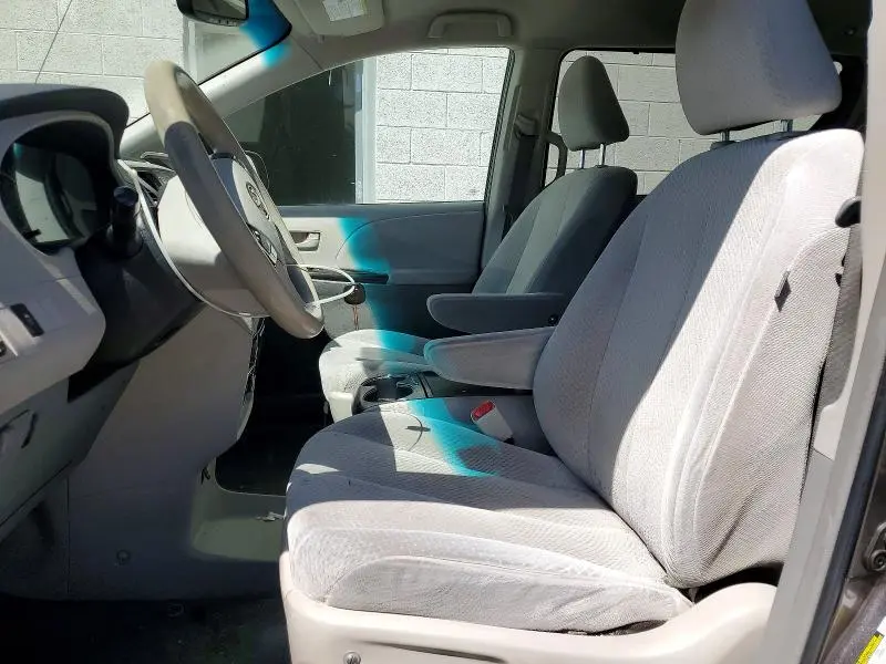 2011 TOYOTA SIENNA LE  