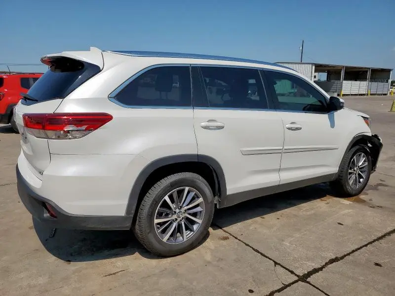 2019 TOYOTA HIGHLANDER SE  