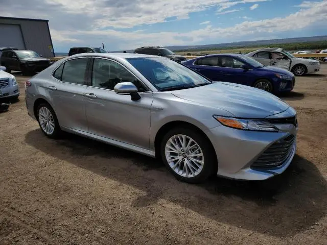 2020 TOYOTA CAMRY XLE  