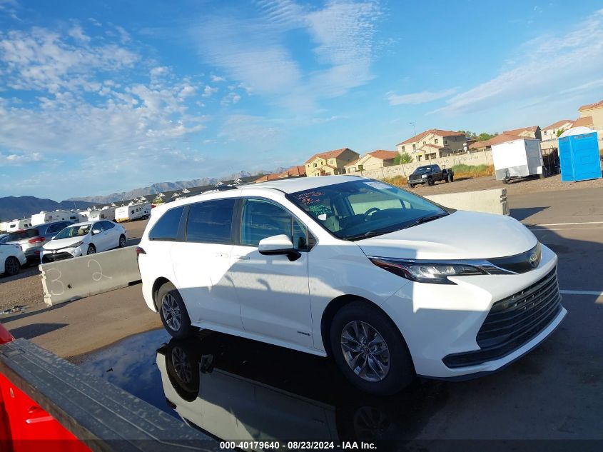 2021 TOYOTA SIENNA LE