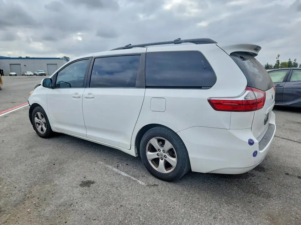 2015 TOYOTA SIENNA LE  