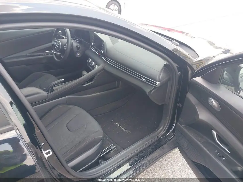 2023 HYUNDAI ELANTRA SE