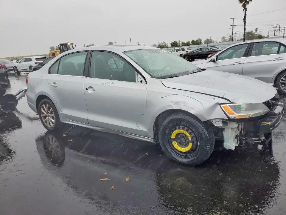 2013 VOLKSWAGEN JETTA SE  