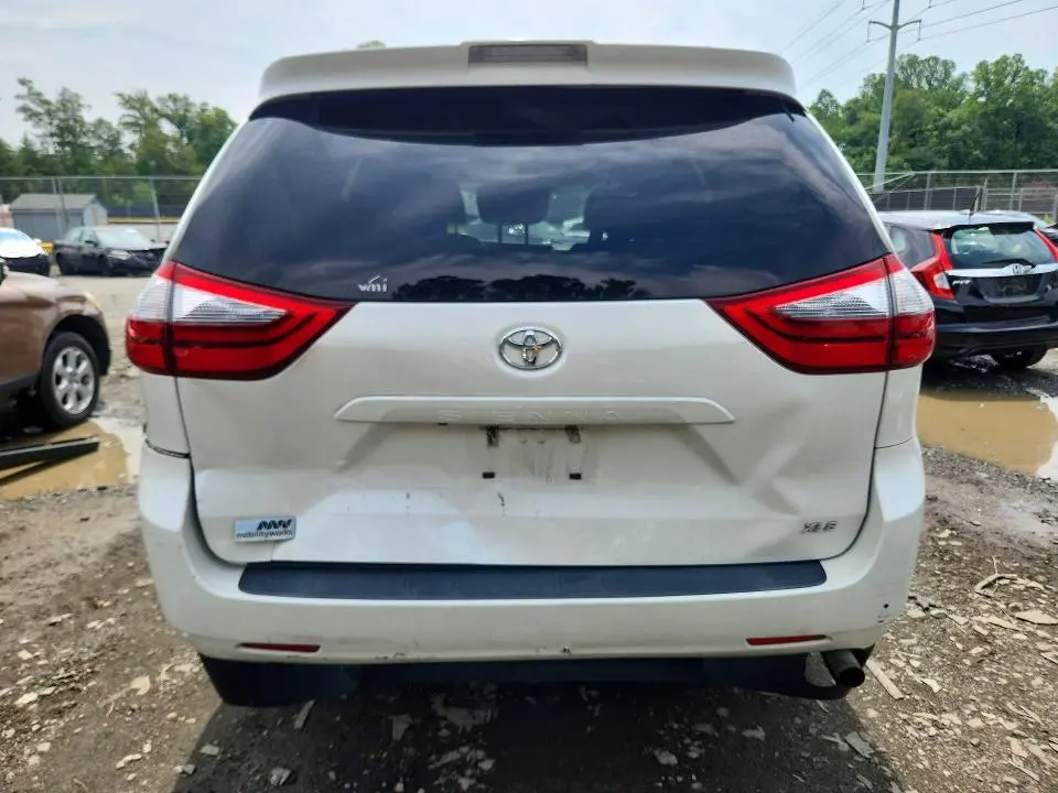 2020 TOYOTA SIENNA XLE 8-PASSENGER  