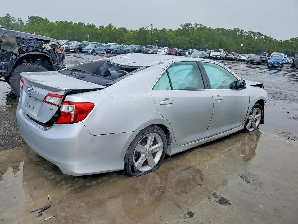 2012 TOYOTA CAMRY SE  