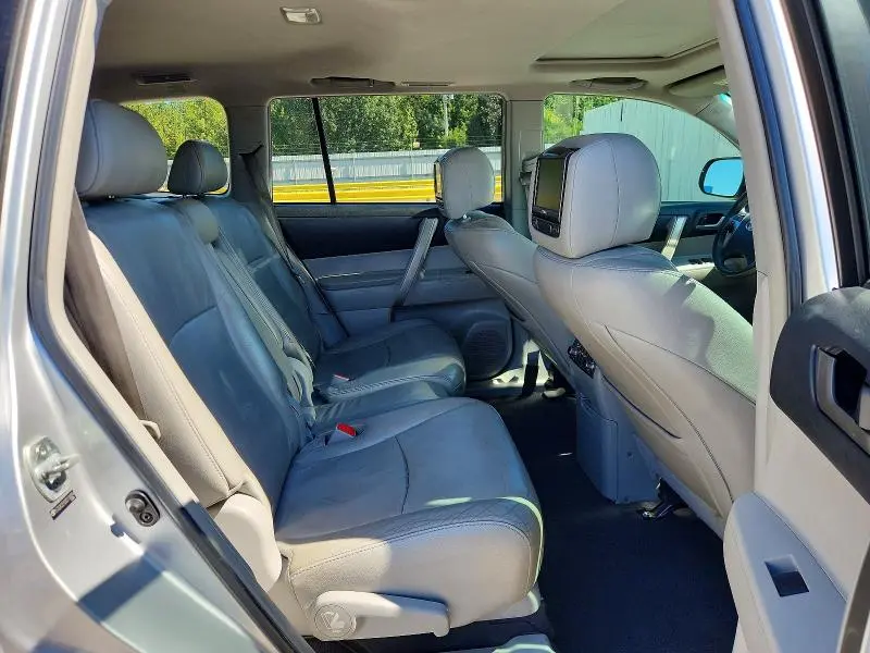 2013 TOYOTA HIGHLANDER SE  