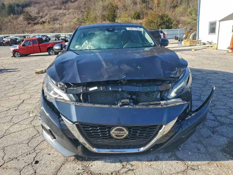 2021 NISSAN ALTIMA SV  