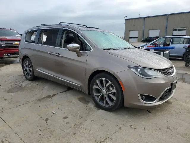 2017 CHRYSLER PACIFICA LIMITED  