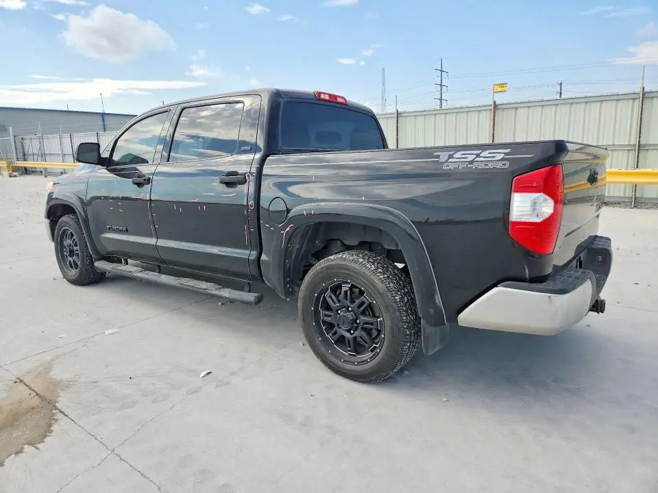 2017 TOYOTA TUNDRA CREWMAX SR5  