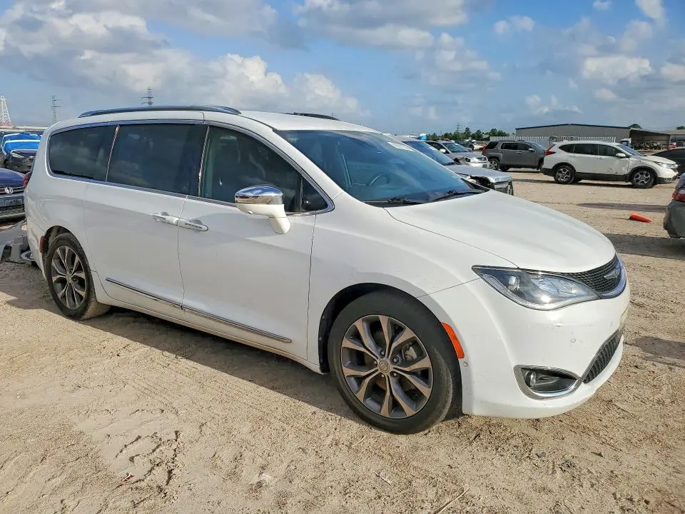 2017 CHRYSLER PACIFICA LIMITED  
