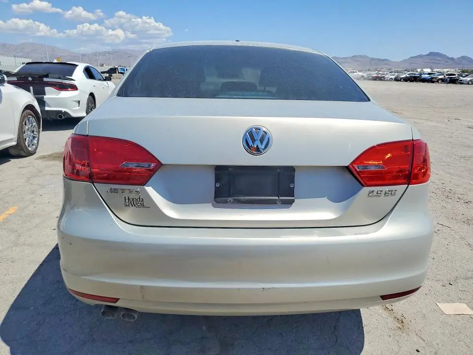 2011 VOLKSWAGEN JETTA SE  
