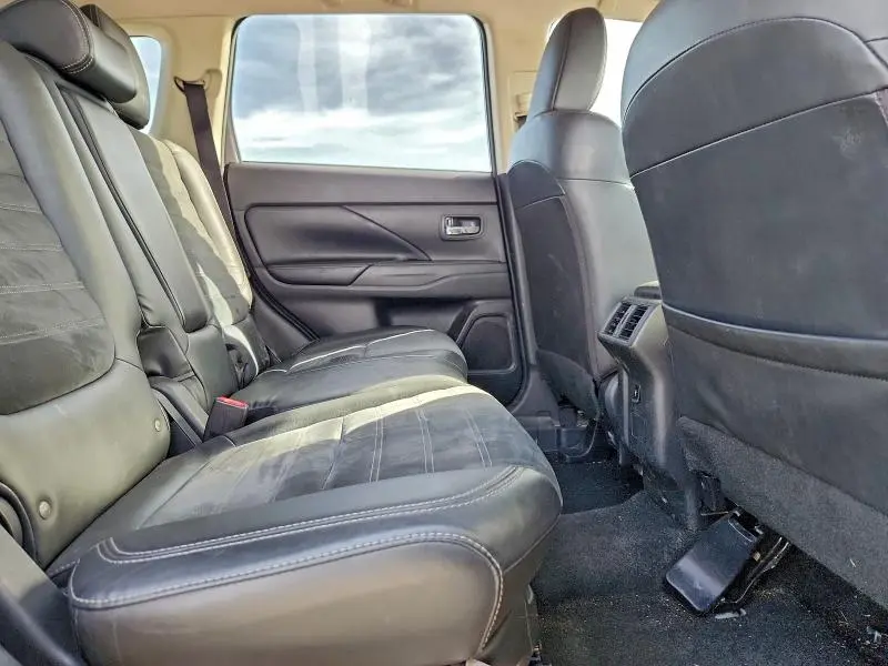 2019 MITSUBISHI OUTLANDER SE  