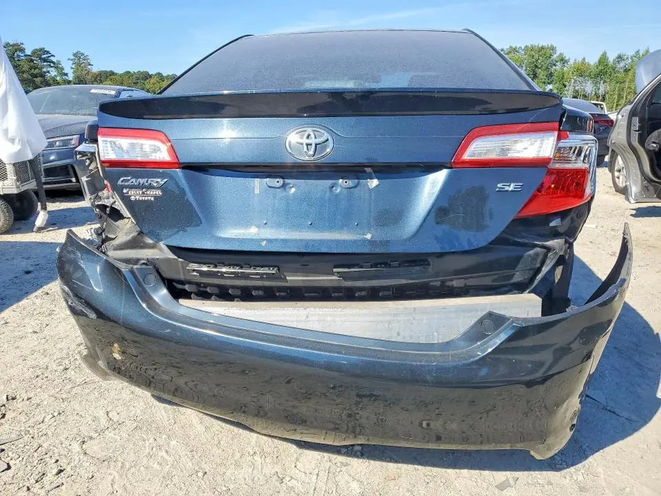 2014 TOYOTA CAMRY SE  