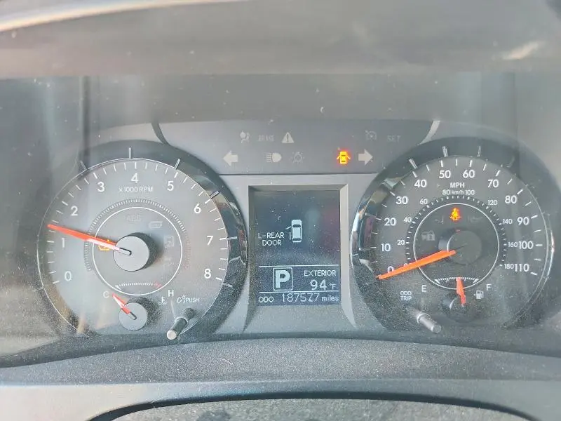 2015 TOYOTA SIENNA LE  