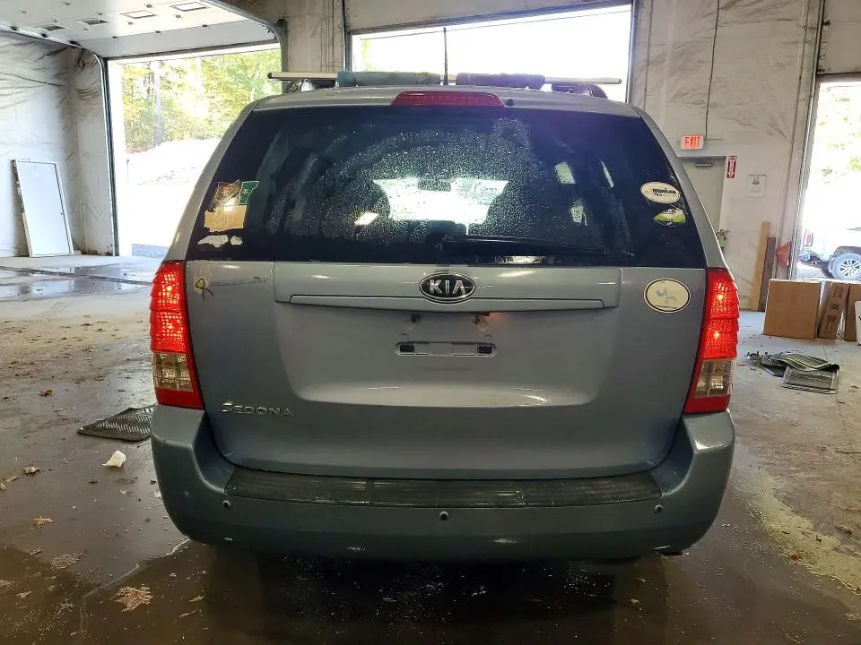 2011 KIA SEDONA LX  
