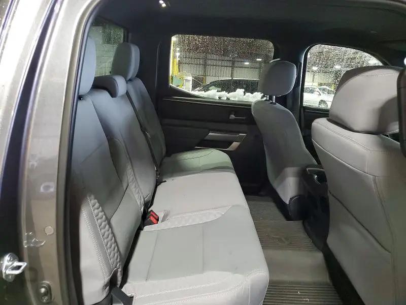 2025 TOYOTA TUNDRA SR5  