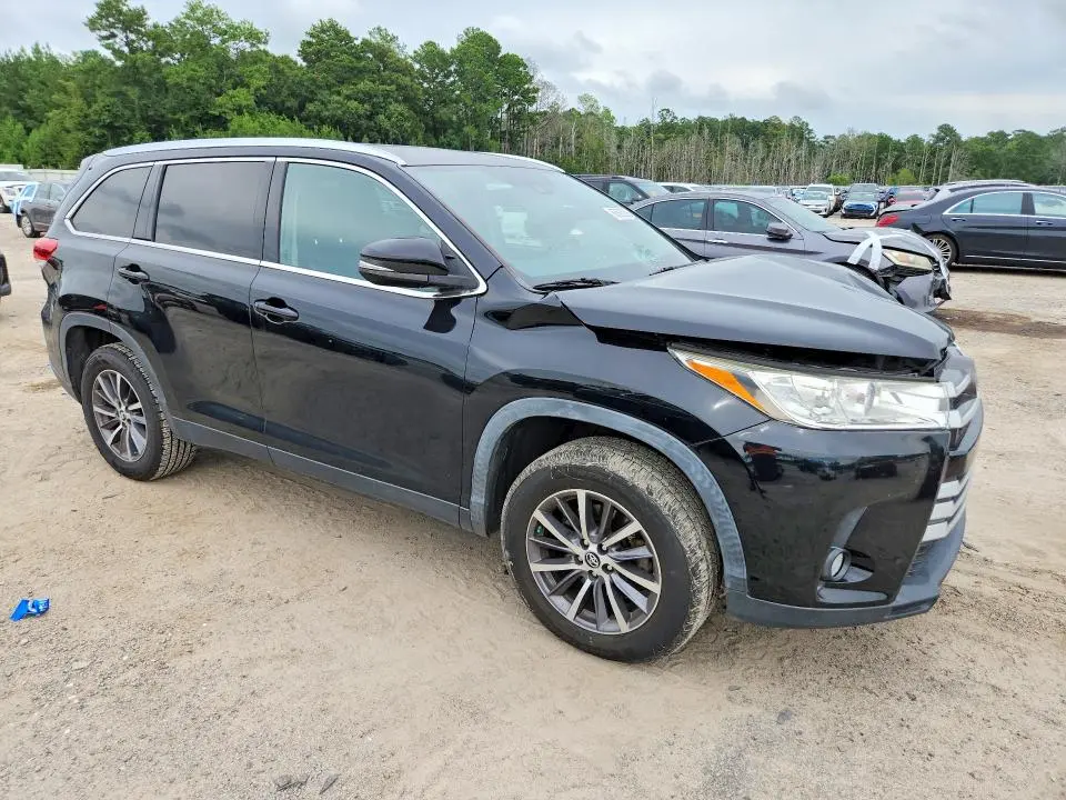 2019 TOYOTA HIGHLANDER XLE  
