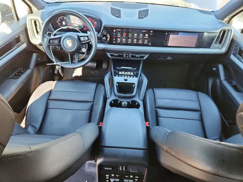2024 PORSCHE CAYENNE   