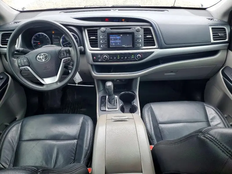 2017 TOYOTA HIGHLANDER LE  