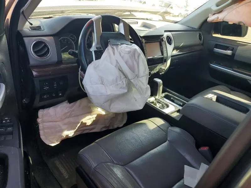 2017 TOYOTA TUNDRA CREWMAX LIMITED  