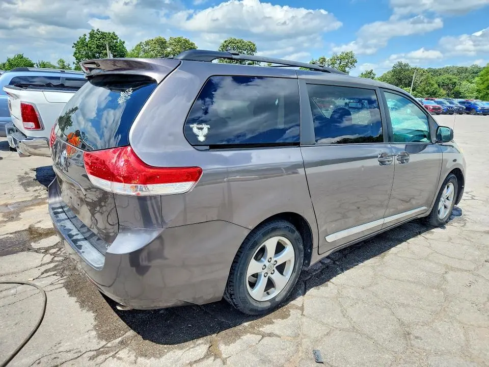 2012 TOYOTA SIENNA LE  