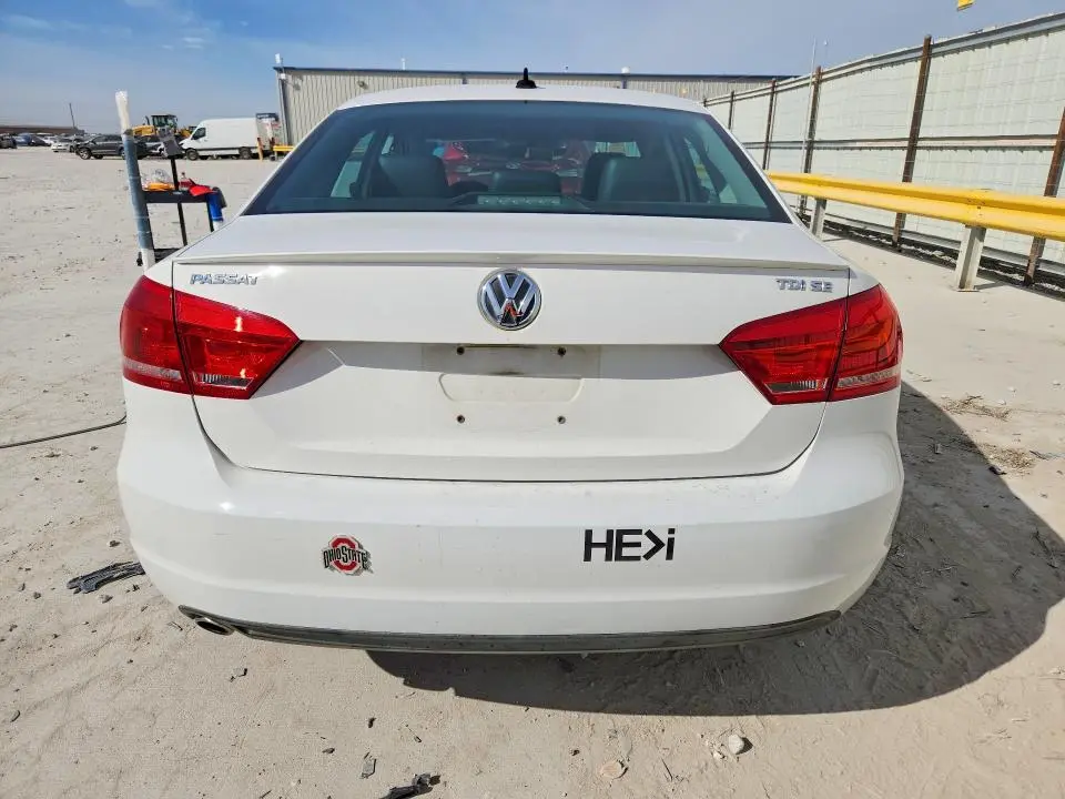 2013 VOLKSWAGEN PASSAT SE  