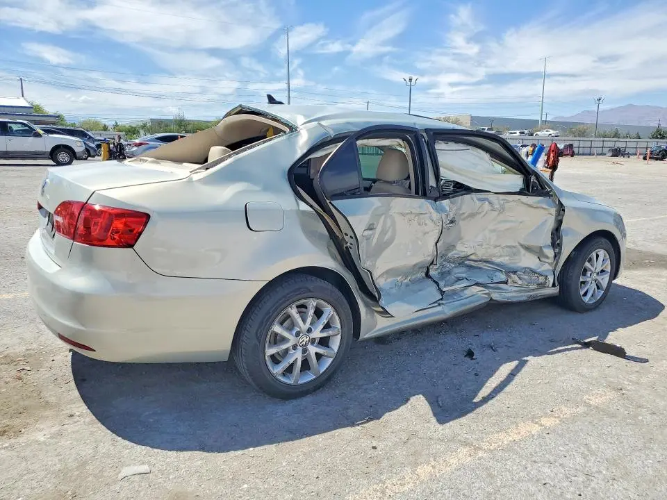 2011 VOLKSWAGEN JETTA SE  