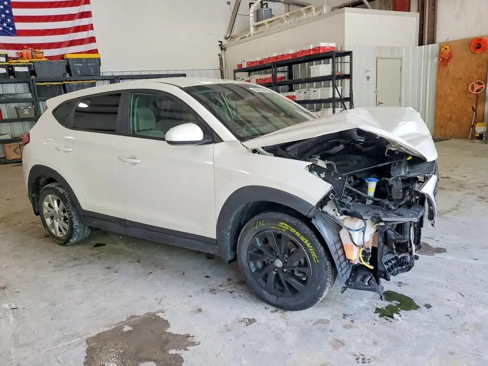 2020 HYUNDAI TUCSON SE  