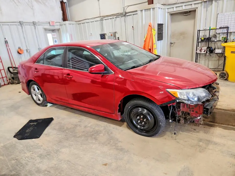 2014 TOYOTA CAMRY SE  