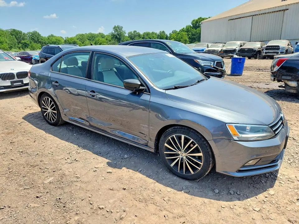 2016 VOLKSWAGEN JETTA SPORT  