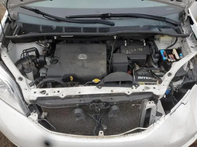 2015 TOYOTA SIENNA LE  