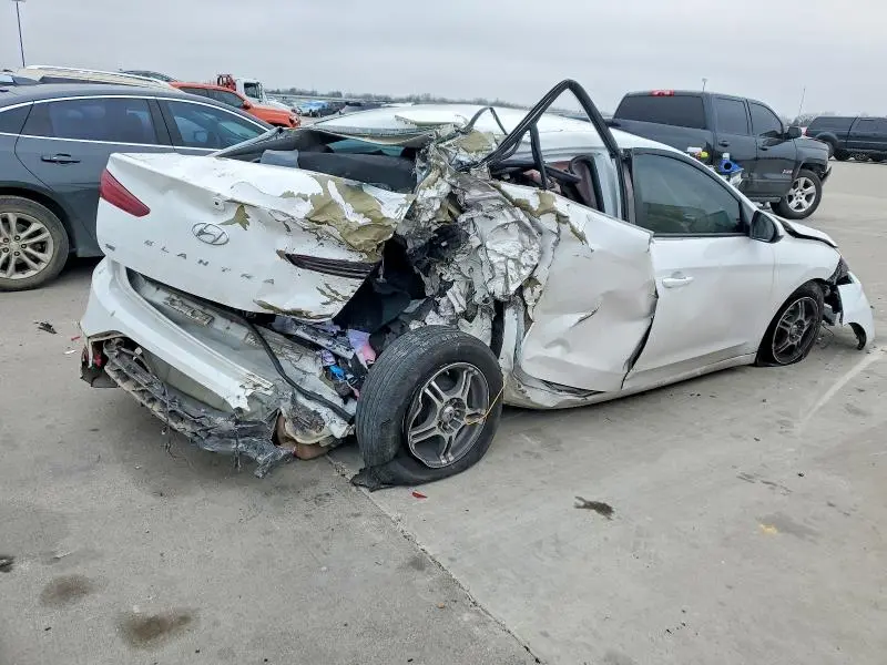 2019 HYUNDAI ELANTRA SE  