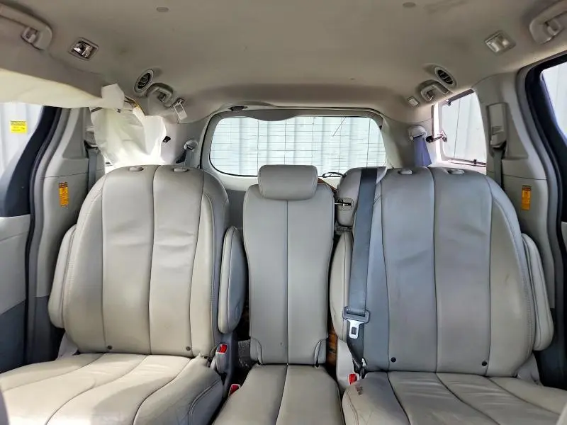 2014 TOYOTA SIENNA XLE 8-PASSENGER  