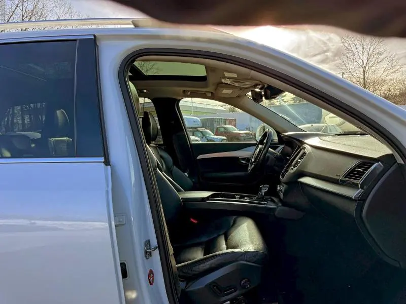 2018 VOLVO XC90 T5  