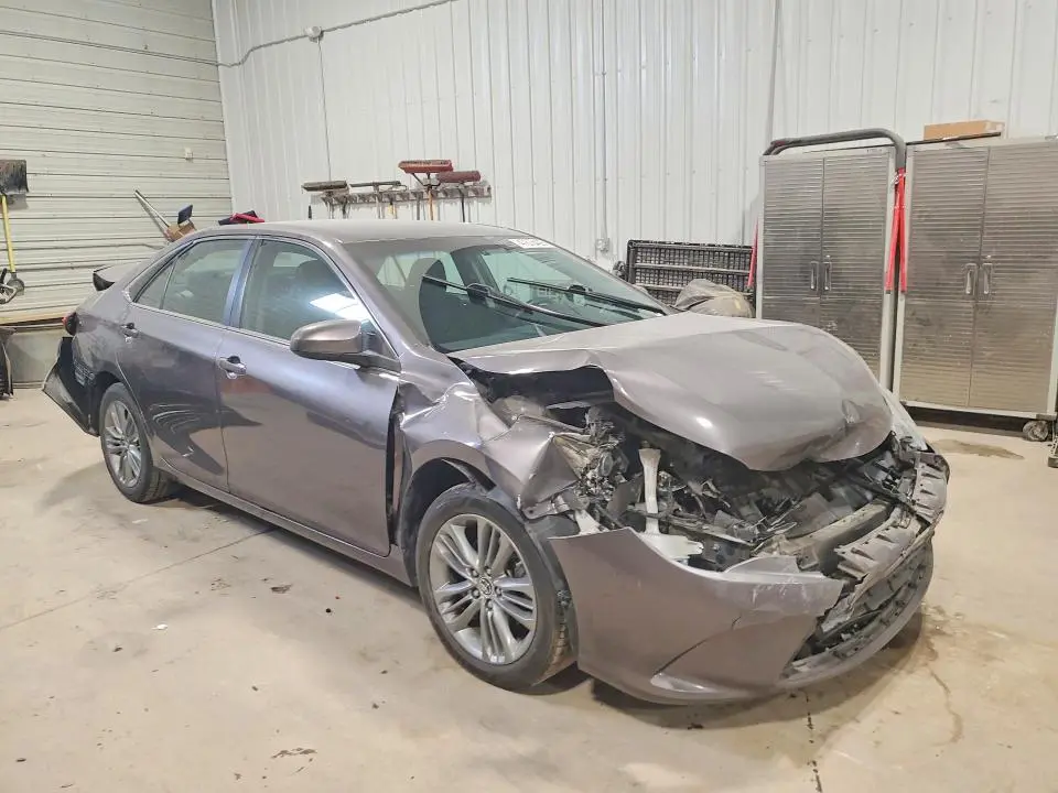 2015 TOYOTA CAMRY SE  