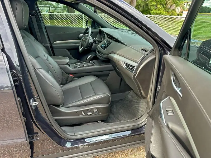 2023 CADILLAC XT4 PREMIUM LUXURY  