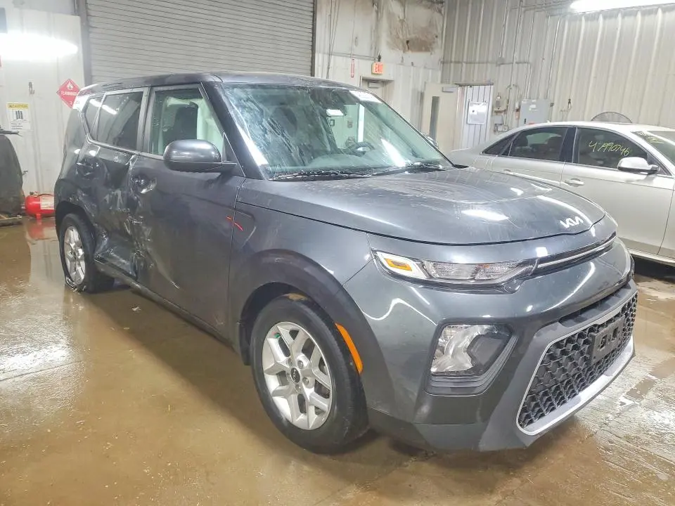 2022 KIA SOUL LX  