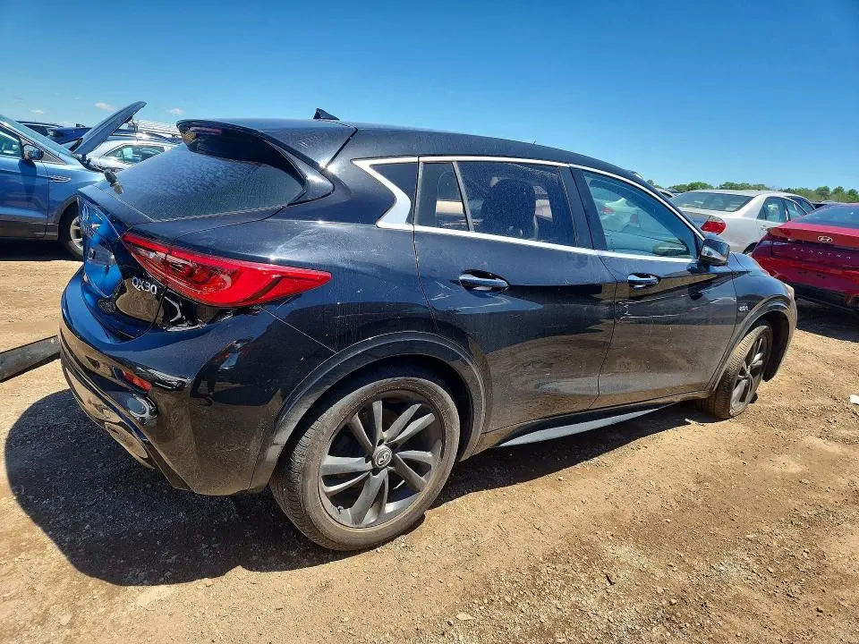 2017 INFINITI QX30 BASE  