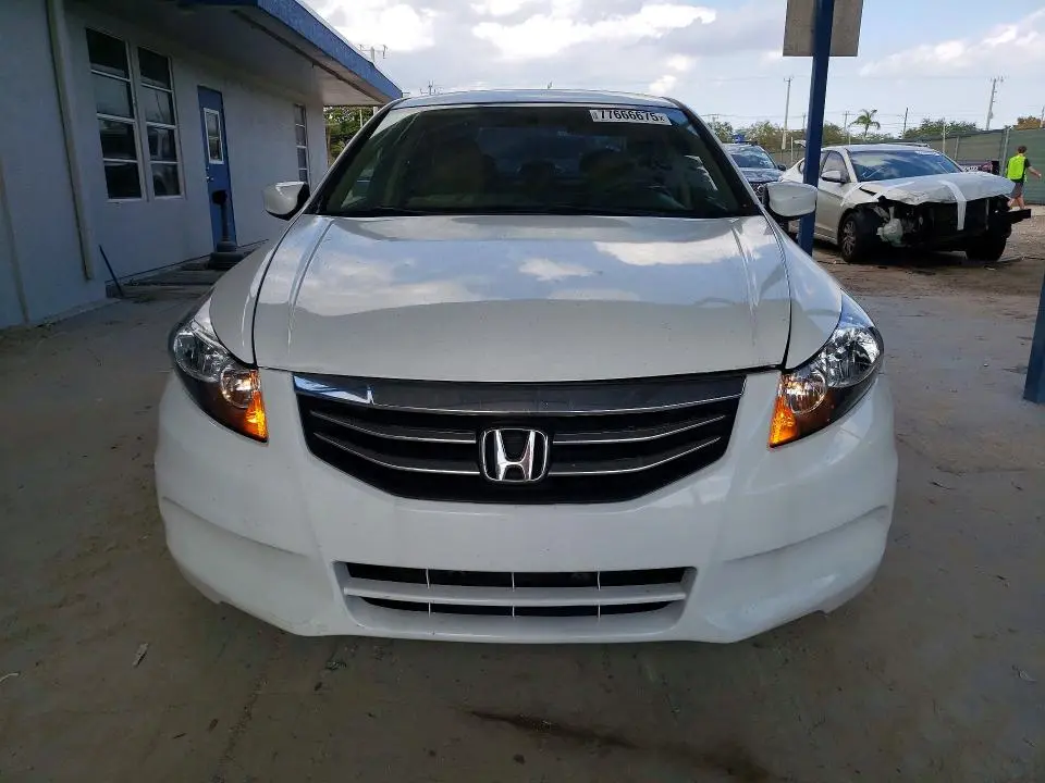 2011 HONDA ACCORD LX  