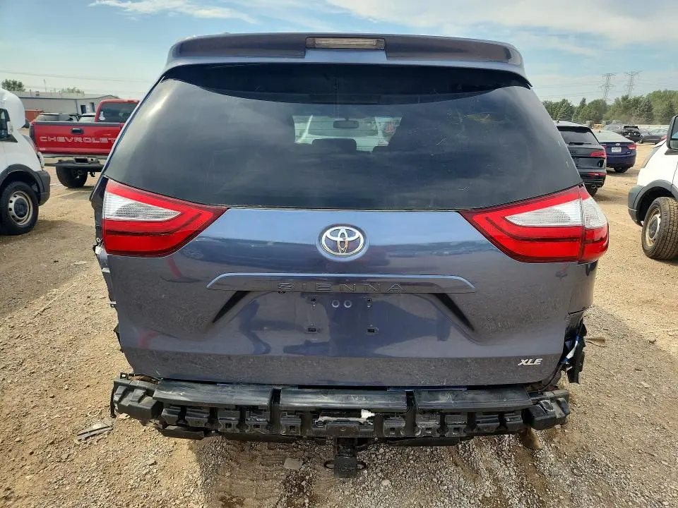 2015 TOYOTA SIENNA XLE 8-PASSENGER  
