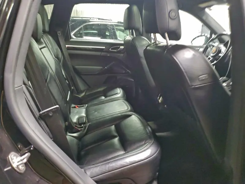 2018 PORSCHE CAYENNE   