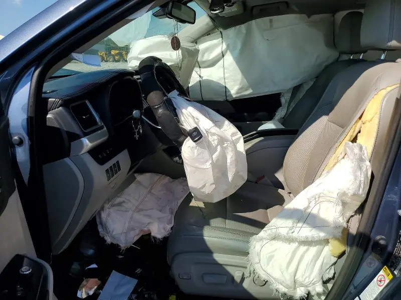 2016 TOYOTA HIGHLANDER LIMITED  